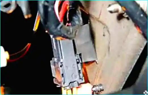 Renault Замена замка зажигания и катушки иммобилайзера Рено Логан