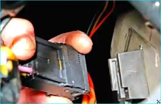 Renault Замена замка зажигания и катушки иммобилайзера Рено Логан