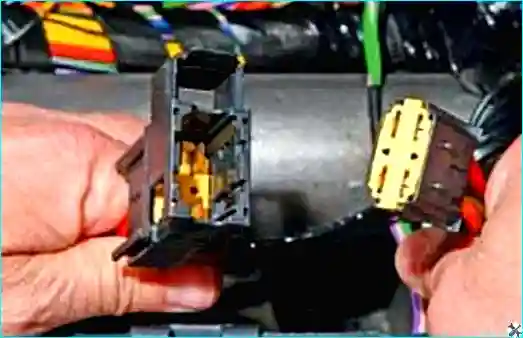 Renault Замена замка зажигания и катушки иммобилайзера Рено Логан