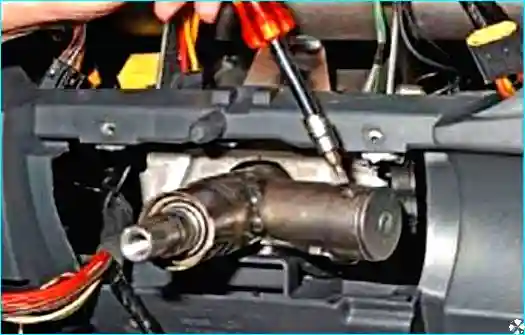 Renault Замена замка зажигания и катушки иммобилайзера Рено Логан