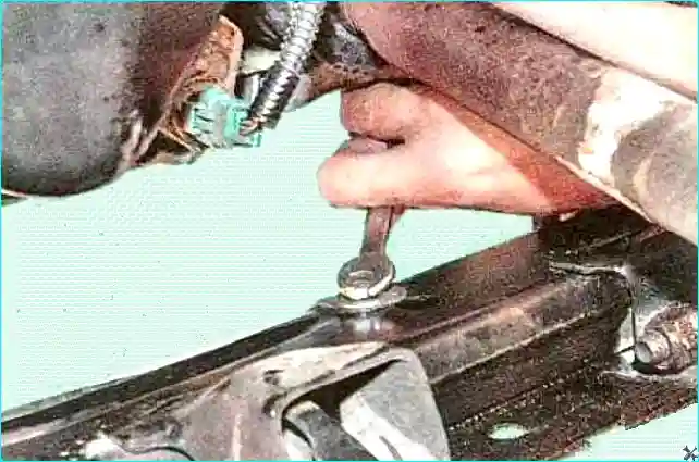 Renault Снятие и установка подрамника Renault Logan