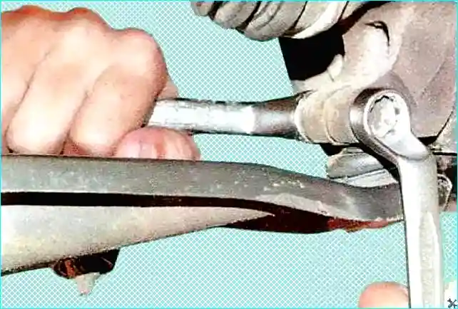 Renault Замена рычага передней подвески Renault Logan