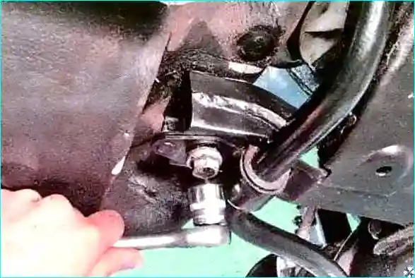 Renault Снятие и установка подрамника Renault Logan