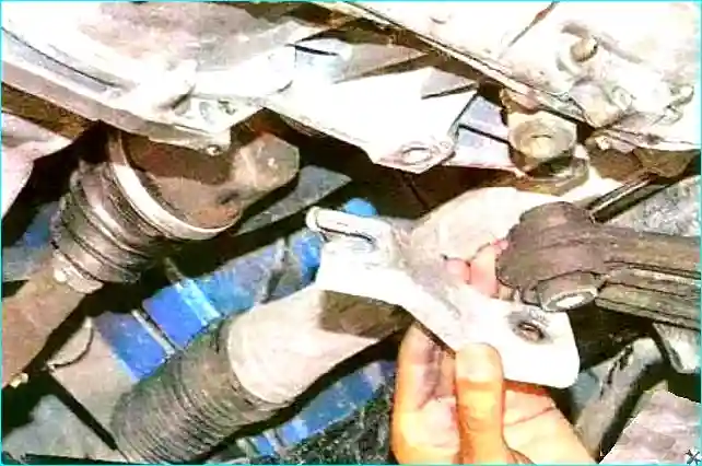 Renault Снятие и установка подрамника Renault Logan