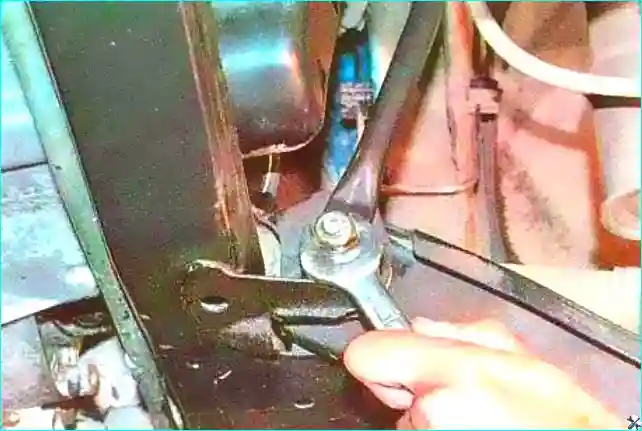 Renault Замена рычага передней подвески Renault Logan