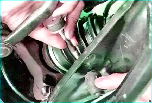 Renault Замена деталей стабилизатора поперечной устойчивости Renault Logan