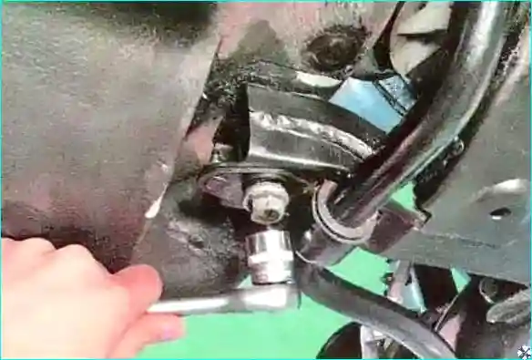 Renault Замена деталей стабилизатора поперечной устойчивости Renault Logan