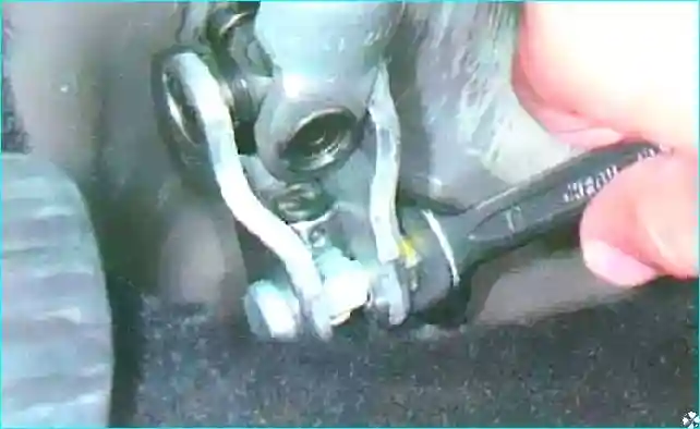 Renault Замена рулевого механизма  автомобиля Renault Logan