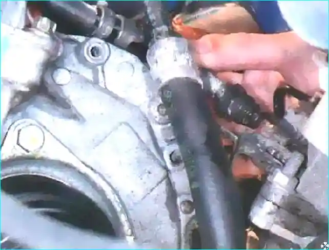 Renault Замена рулевого механизма  автомобиля Renault Logan