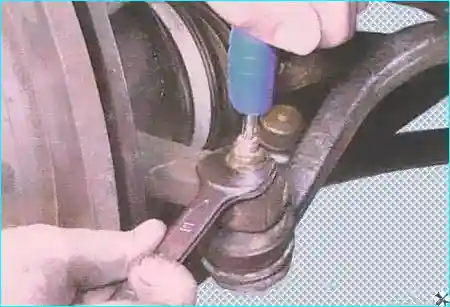 Замена наружного наконечника рулевой тяги Renault Logan Renault Замена наружного наконечника рулевой тяги Renault Logan