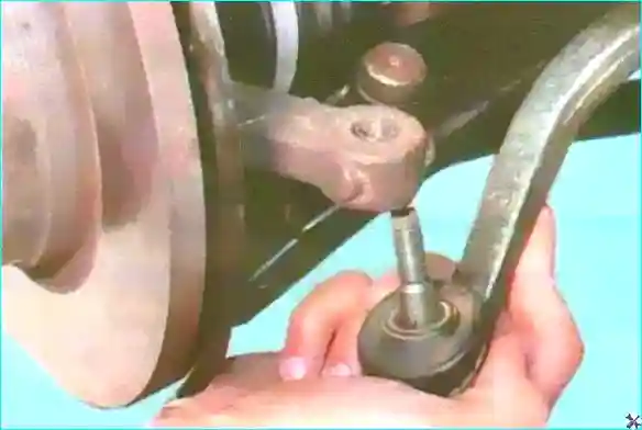 Замена наружного наконечника рулевой тяги Renault Logan Renault Замена наружного наконечника рулевой тяги Renault Logan