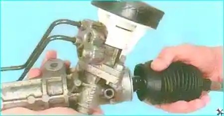 Замена защитного чехла рулевой тяги Renault Logan Renault Замена защитного чехла рулевой тяги Renault Logan