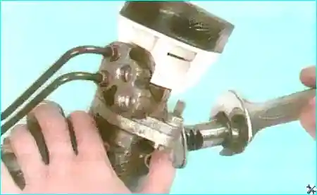 Замена защитного чехла рулевой тяги Renault Logan Renault Замена защитного чехла рулевой тяги Renault Logan