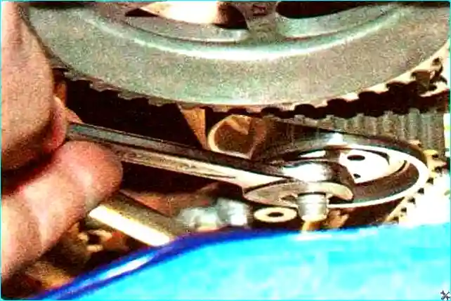 Renault Замена и регулировка ремня ГРМ Renault Logan