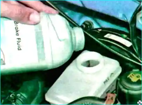 Renault Замена тормозной жидкости Рено Логан