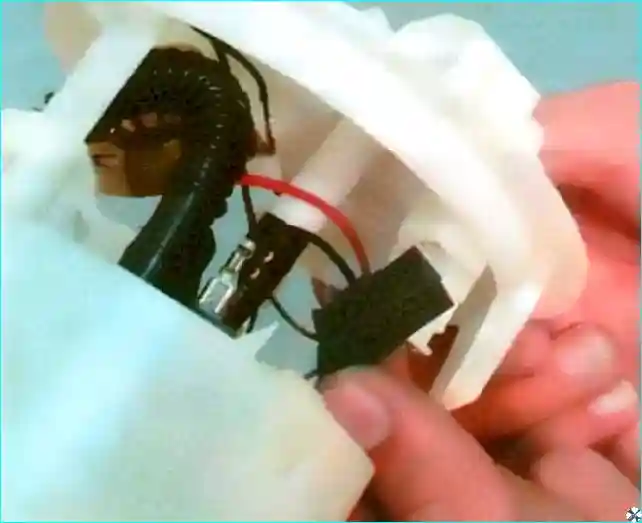 Renault Renault Замена топливного насоса  Renault Logan