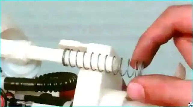 Renault Проверка и замена регулятора давления топлива Renault Logan