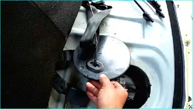 Renault Renault Замена топливного насоса  Renault Logan