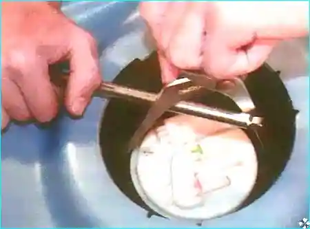 Renault Renault Замена топливного насоса  Renault Logan