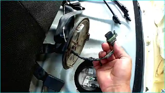 Renault Renault Замена топливного насоса  Renault Logan