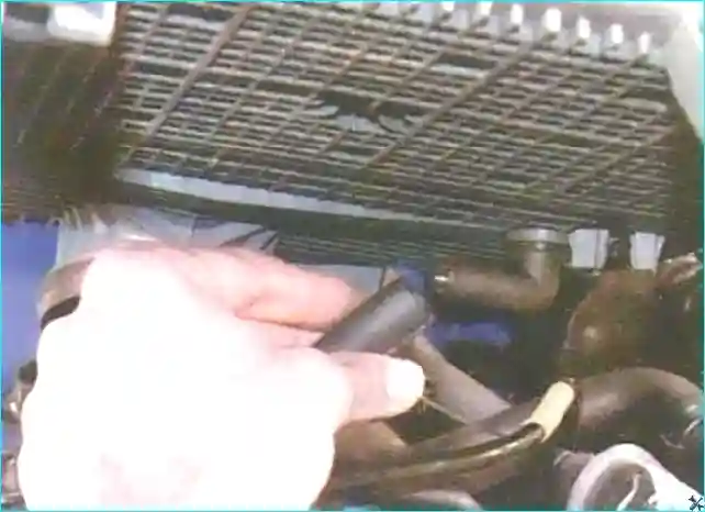 Renault Renault Снятие и установка воздушного фильтра Renault Logan