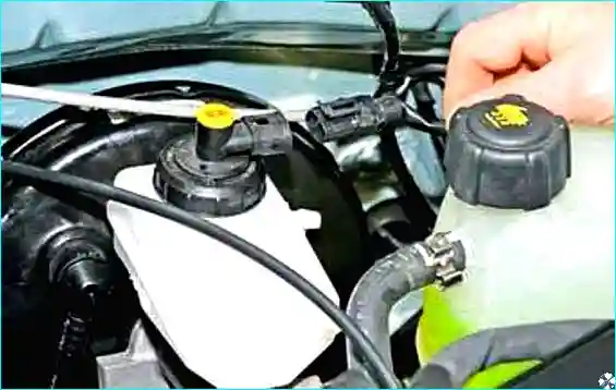 Замена главного тормозного цилиндра Renault Logan Renault Замена главного тормозного цилиндра Renault Logan