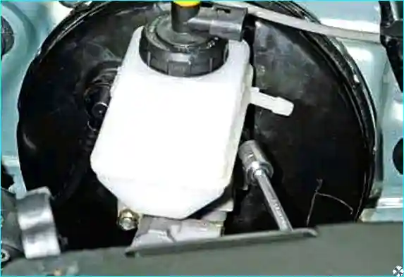 Замена главного тормозного цилиндра Renault Logan Renault Замена главного тормозного цилиндра Renault Logan