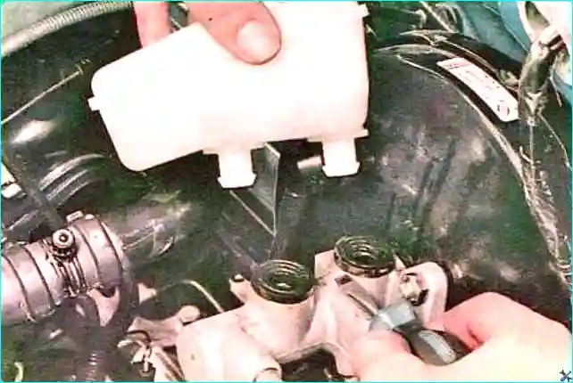 Замена главного тормозного цилиндра Renault Logan Renault Замена главного тормозного цилиндра Renault Logan