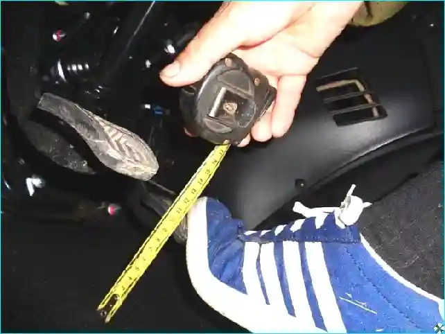 Проверка и регулировка педали тормоза Renault Logan Renault Проверка и регулировка педали тормоза Renault Logan