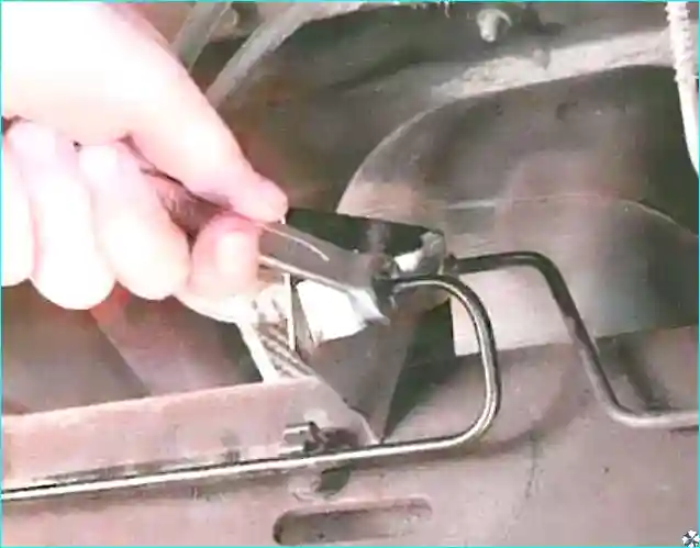 Renault Замена шлангов и трубок гидропривода тормозов Renault Logan