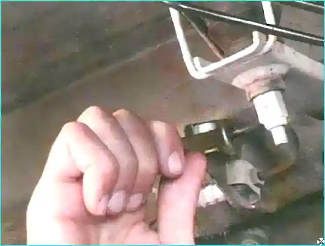 Renault Замена шлангов и трубок гидропривода тормозов Renault Logan