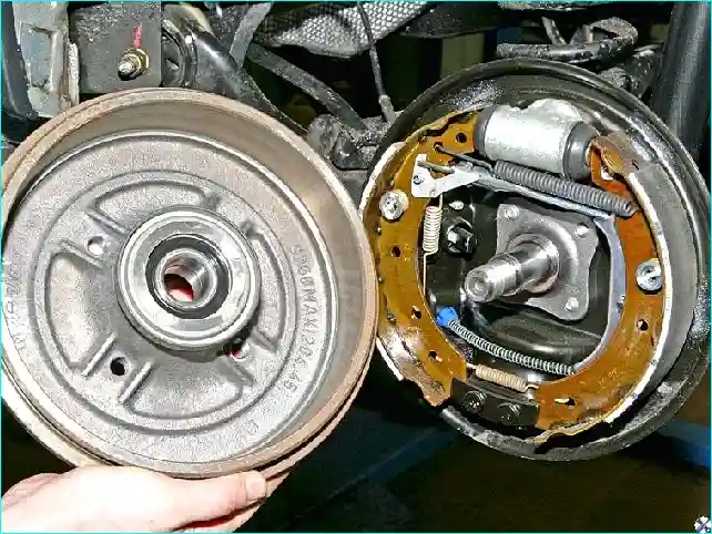 Renault Замена задних колодок Renault Logan