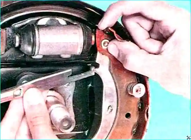 Renault Замена задних колодок Renault Logan