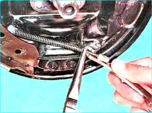 Renault Замена задних колодок Renault Logan