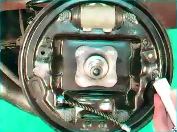 Renault Замена задних колодок Renault Logan