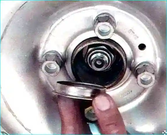 Снятие и установка тормозного барабана авто Renault Logan Renault Снятие и установка тормозного барабана авто Renault Logan