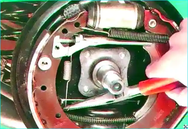 Renault Замена задних колодок Renault Logan