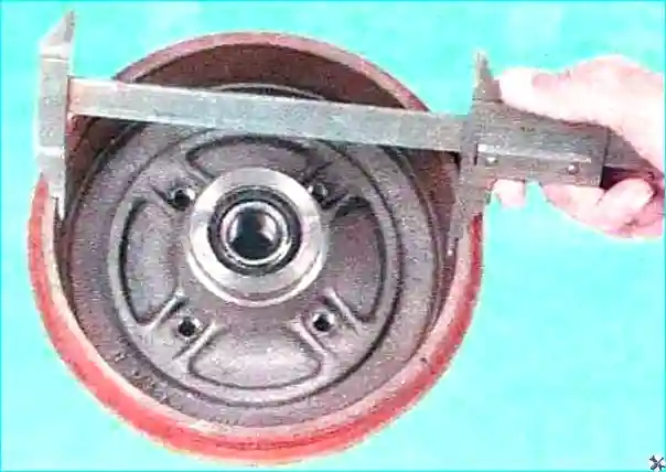 Снятие и установка тормозного барабана авто Renault Logan Renault Снятие и установка тормозного барабана авто Renault Logan