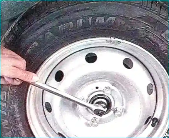 Снятие и установка тормозного барабана авто Renault Logan Renault Снятие и установка тормозного барабана авто Renault Logan