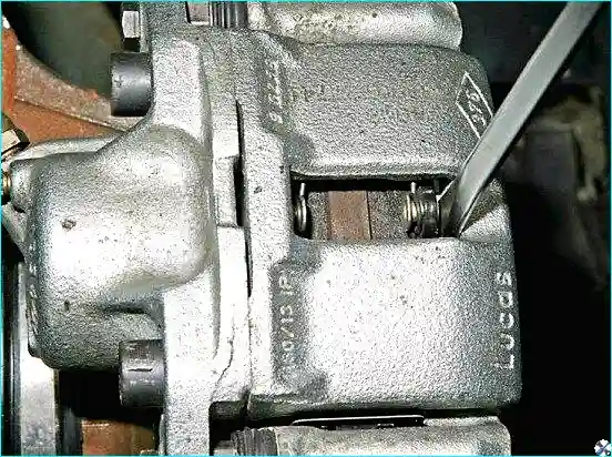 Замена тормозных колодок тормозного механизма переднего колеса Renault Logan Renault Замена тормозных колодок тормозного механизма переднего колеса Renault Logan