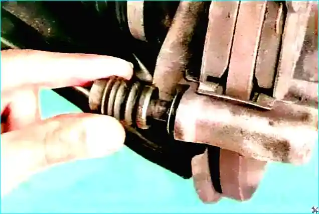 Замена тормозных колодок тормозного механизма переднего колеса Renault Logan Renault Замена тормозных колодок тормозного механизма переднего колеса Renault Logan