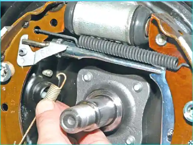 Renault Замена задних колодок Renault Logan