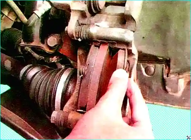 Замена тормозных колодок тормозного механизма переднего колеса Renault Logan Renault Замена тормозных колодок тормозного механизма переднего колеса Renault Logan