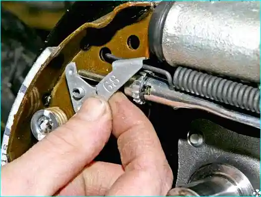 Renault Замена задних колодок Renault Logan