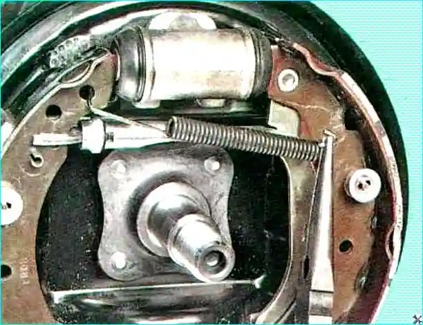 Renault Замена задних колодок Renault Logan