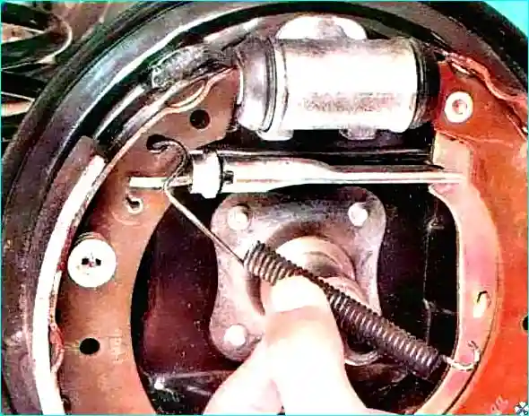 Renault Замена задних колодок Renault Logan