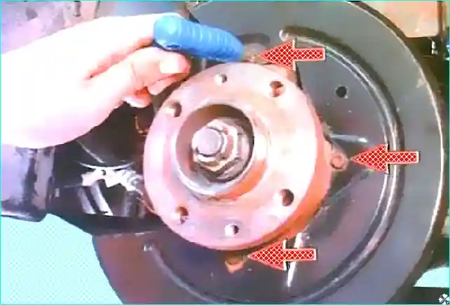 Renault Снятие и установка поворотного кулака Renault Logan