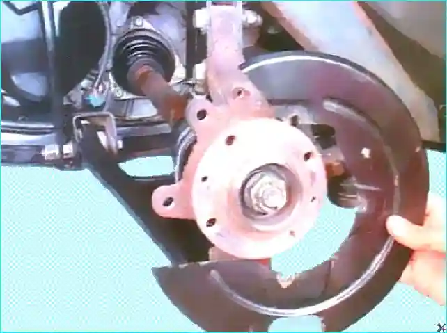 Renault Снятие и установка поворотного кулака Renault Logan