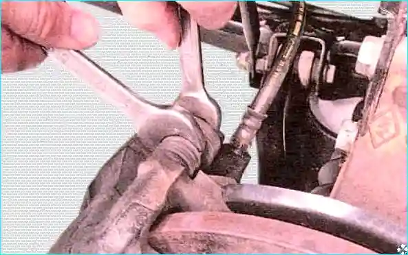 Renault Снятие и установка амортизаторной стойки Renault Logan