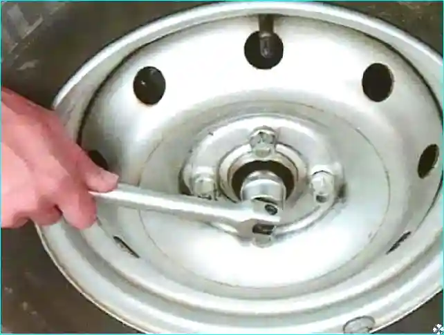 Renault Замена приводов передних колес Renault Logan